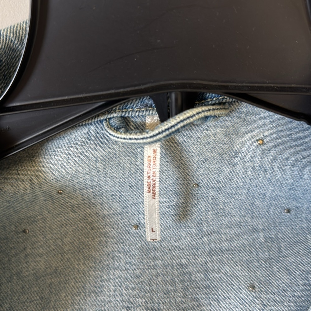 Free people Sunday funday pearl light Blue Denim Jacket with Pearls distressed - Picture 7 of 9